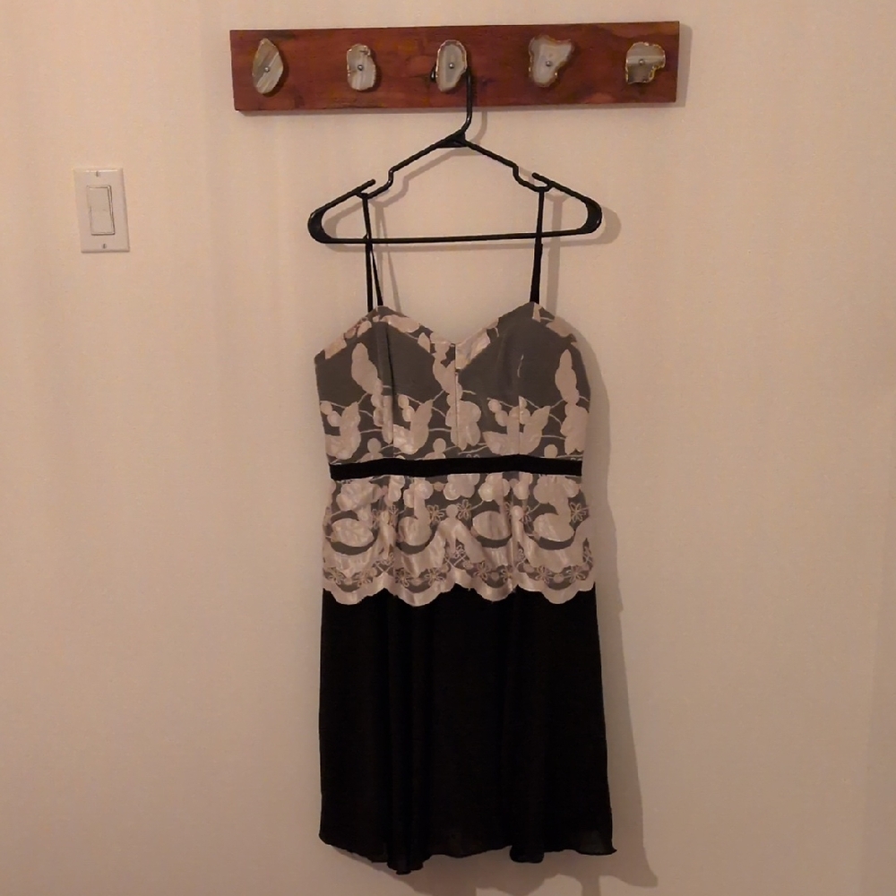 Elegant Black and Cream Midi Dress